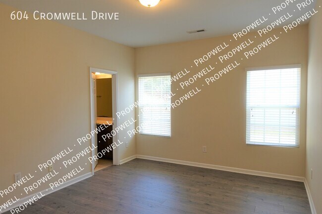 Building Photo - 604 Cromwell Dr