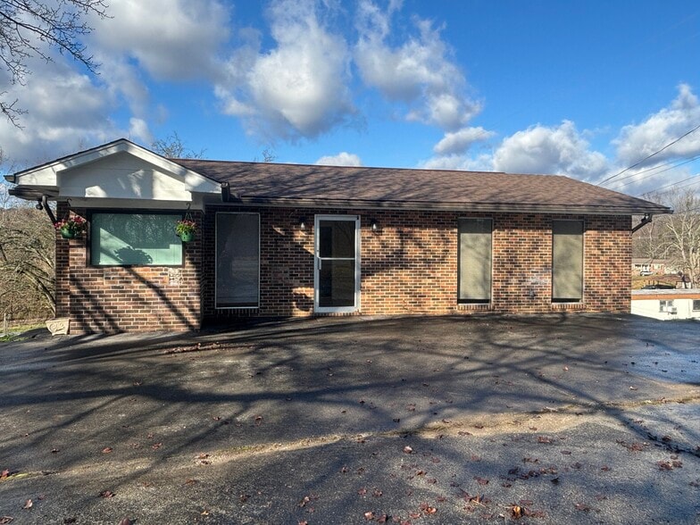 Front of property - 2643 Lake City Hwy