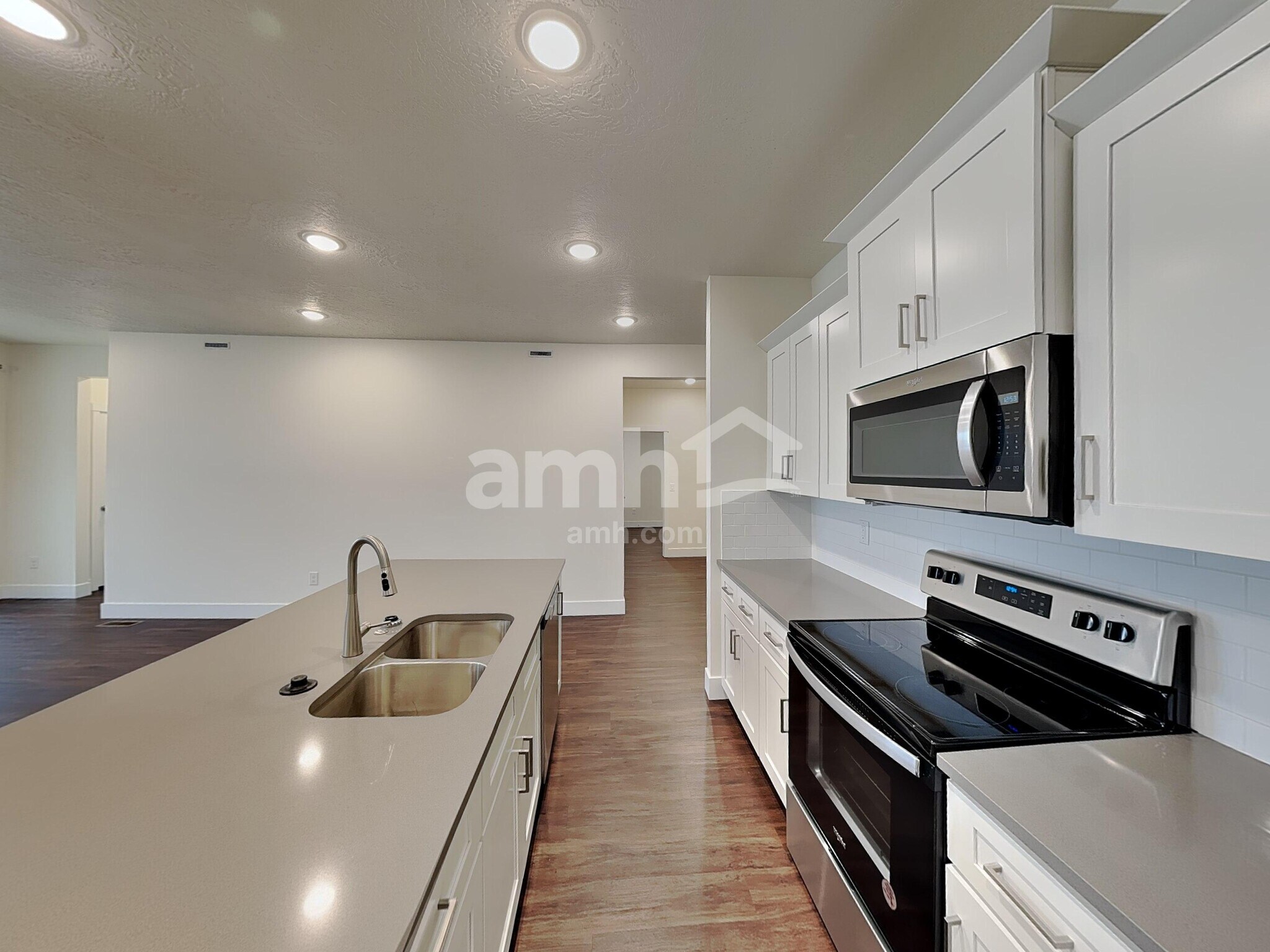 Building Photo - 9546 W Aviara St