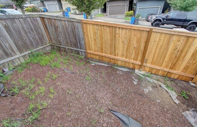 Building Photo - 3bd 2.5ba Daylight Ranch Home on Corner Lot