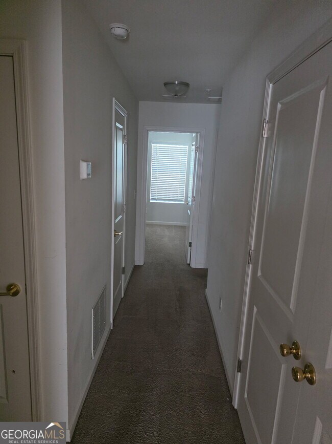 Building Photo - 1610 Larkspur Trl