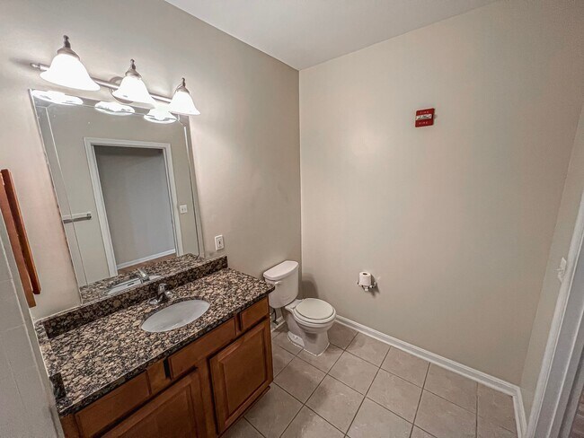 Building Photo - Sunny 1 Bed 1 Bath Condo In Beautiful Fairfax Ridge Condo
