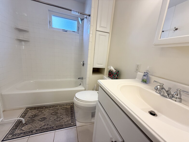 Building Photo - 53 Litchfield St