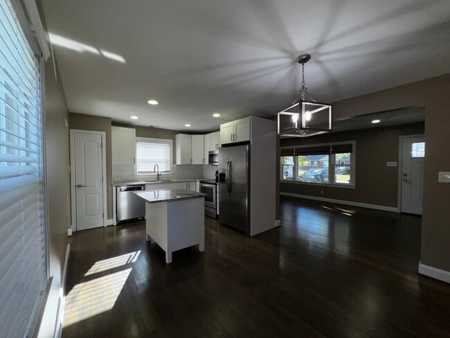 Building Photo - 564 Claymont Dr