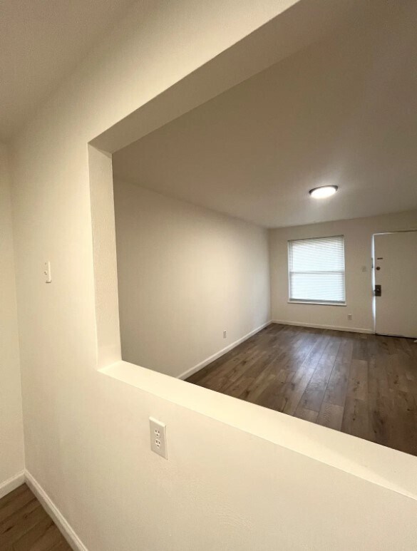 Building Photo - 4774 Kings Dr