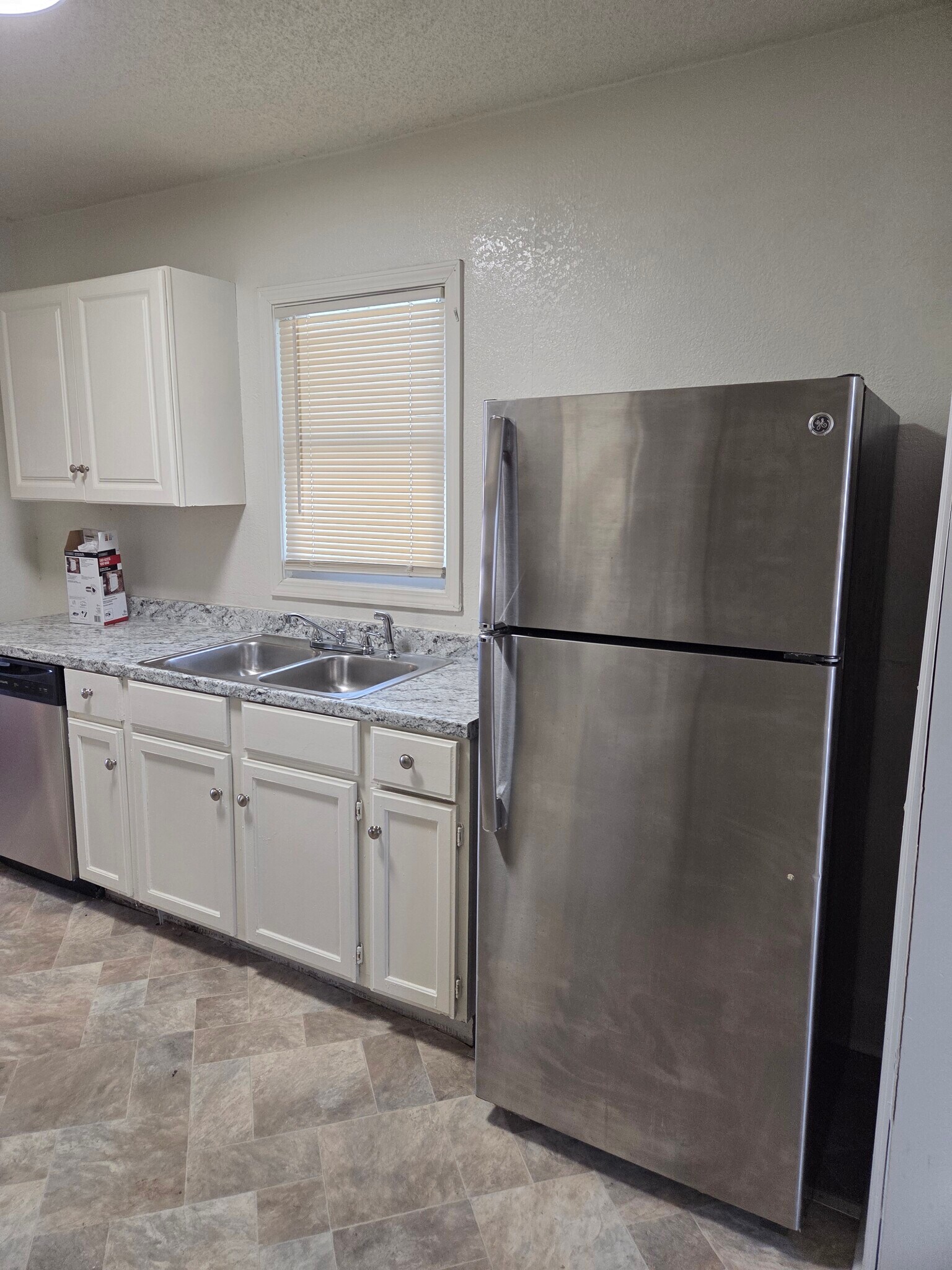 Building Photo - 3429 Mersington Ave