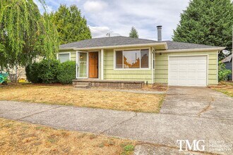 Building Photo - Single-Level 2 Bedroom Home with A/C & Large Backyard