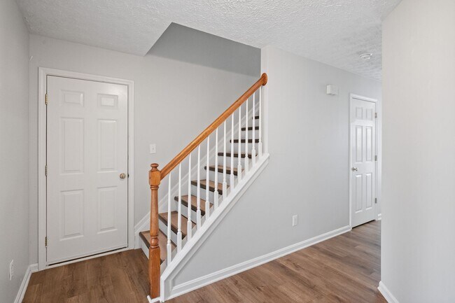 Building Photo - Beautifully Renovated Home in Worthington Place