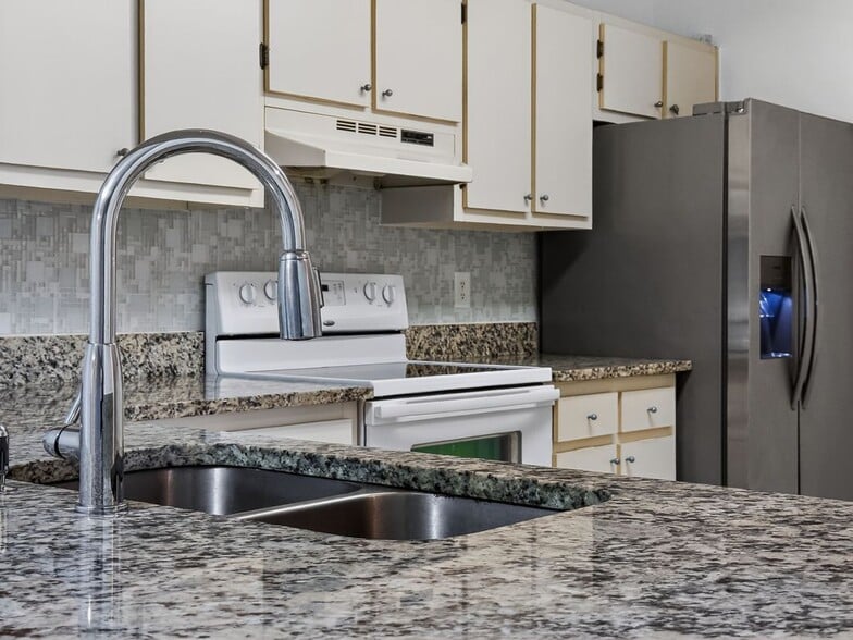 Building Photo - 602 Kenwick Cir