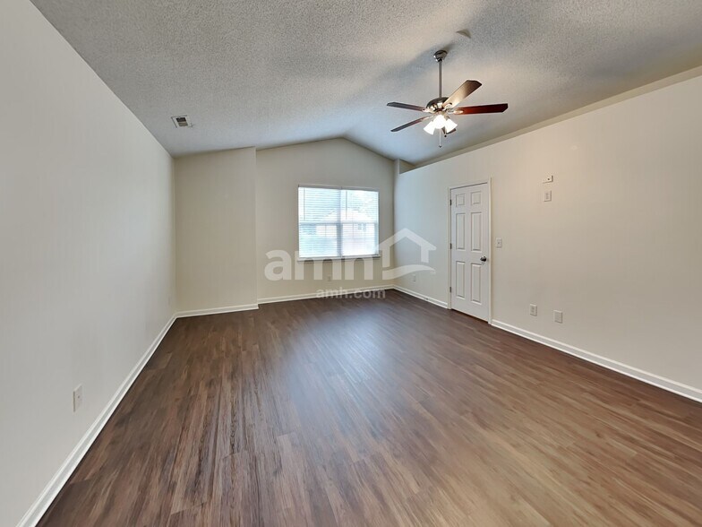Building Photo - 4533 Hyperion Ct