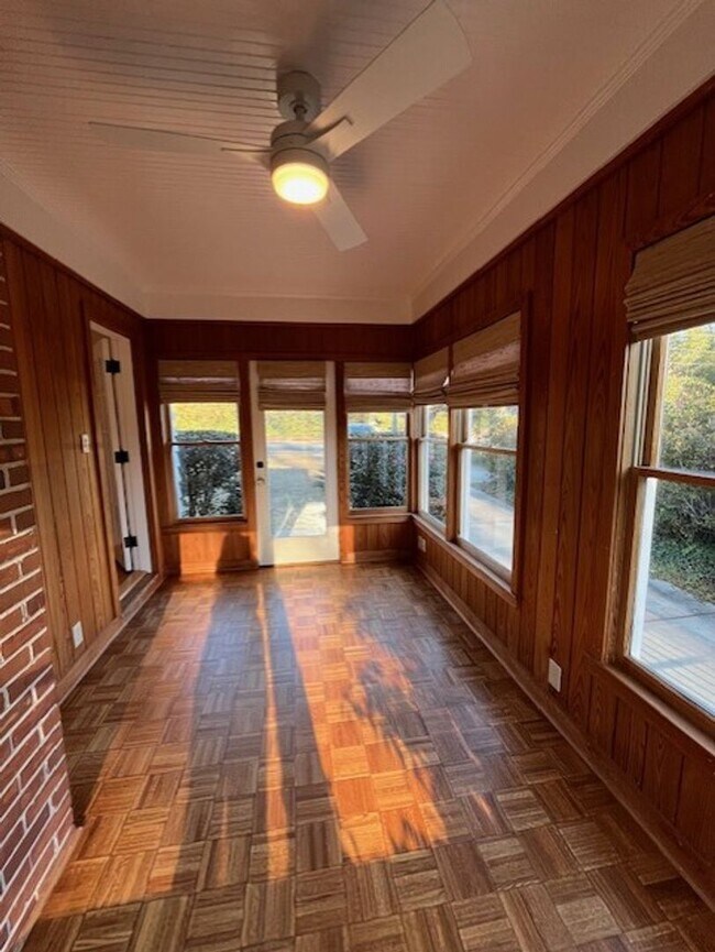 Building Photo - Beautifully Updated House in Forest Hills!