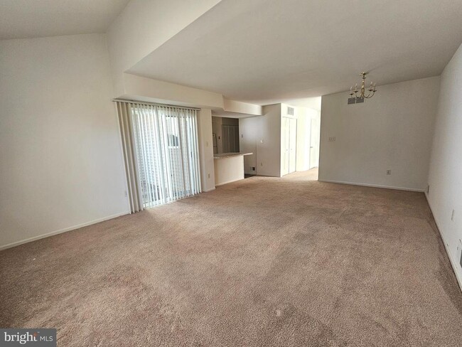 Building Photo - 38 Heatherfield Way