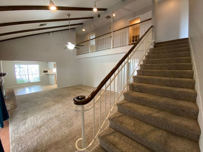 Building Photo - 4 Bedroom Home with Pool!
