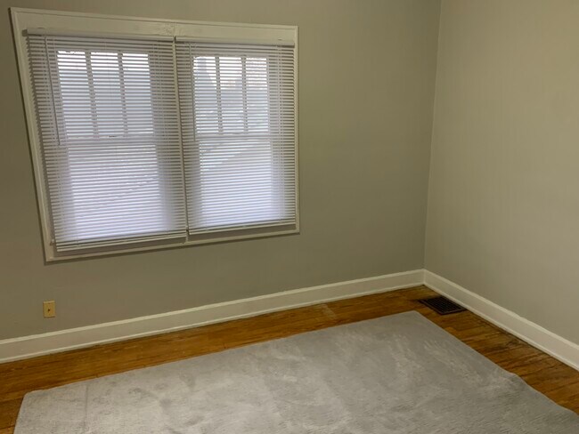 Building Photo - 813 N Bancroft St