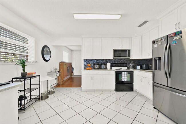 Building Photo - 3510 SW 90th Ave