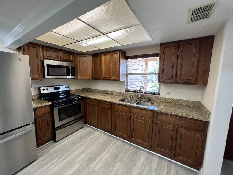 Building Photo - 1425 Orchid Ln
