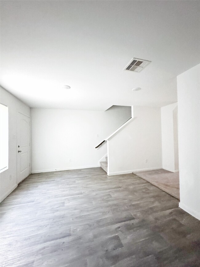 Building Photo - 245 Water Oak