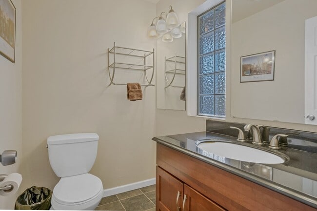 Building Photo - 410 D Bayview Dr