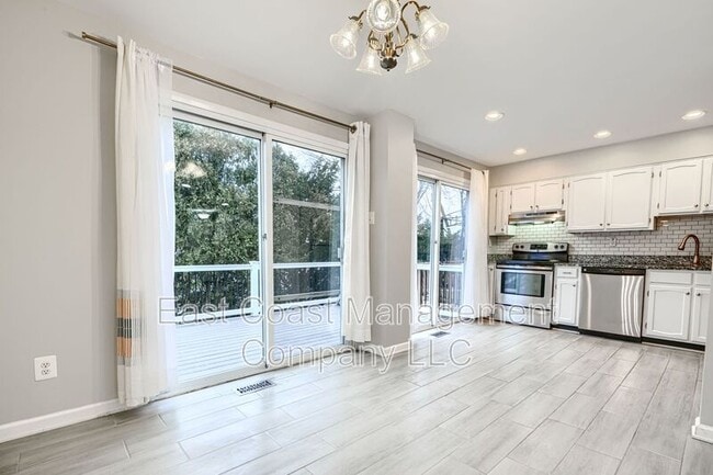 Building Photo - 12 Perryfalls Pl