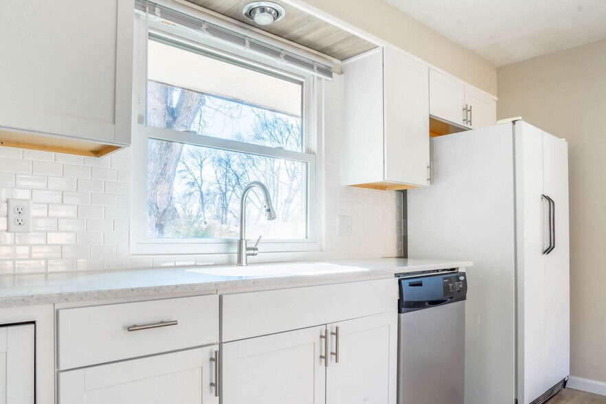 Kitchen - 8512 Templeton Dr