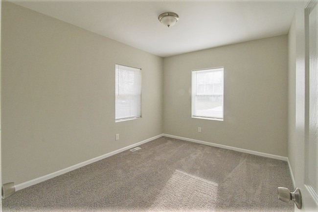 Building Photo - Spacious 3-bed 2-bath home in Williamstown!
