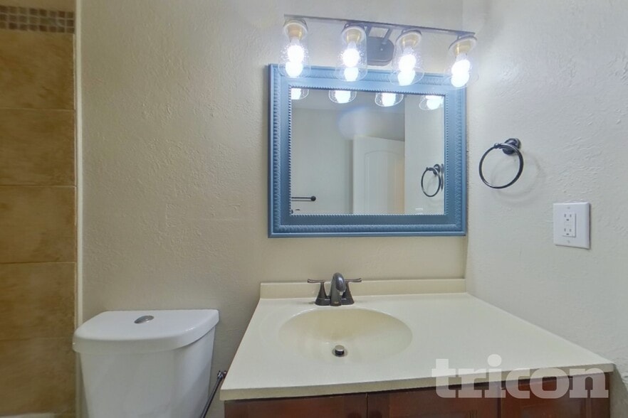 Building Photo - 4615 El Camino Dr