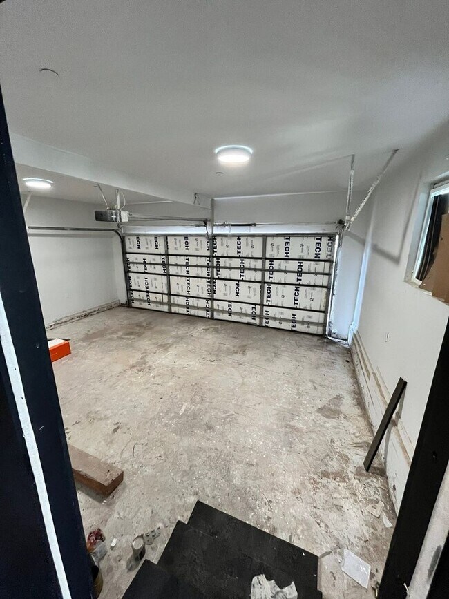 Building Photo - 2645 W Via Corona