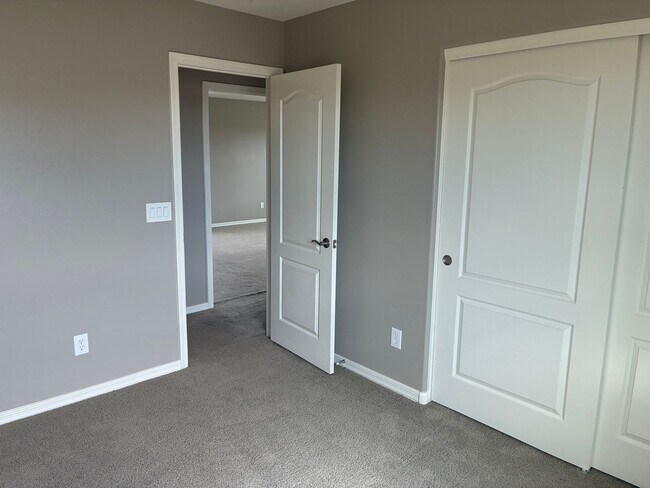 Building Photo - Special **BEAUTIFUL 3 BEDROOM/3 BATHROOM HOME LOCATED IN EASTMARK (ELLSWORTH & RAY)**