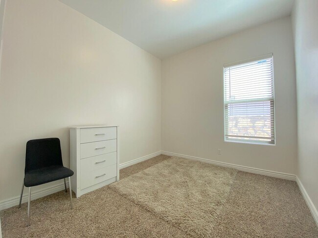 Building Photo - West El Paso Cimarron Neighborhood Stunning 4 bed/2.5bath