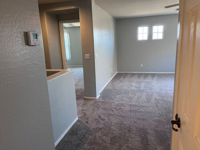 Building Photo - 5 bed 3 bath 3 car garage in San Tan Valley