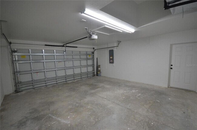Building Photo - 1242 Hathor St E