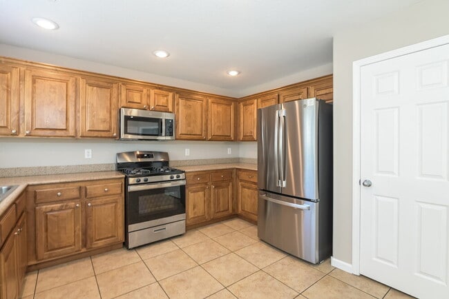 Building Photo - 6083 W Dewey Dr