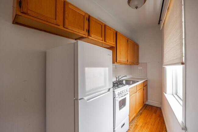 Building Photo - 1145 W Morse Ave