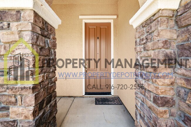Building Photo - Stunning Custom 5-Bedroom, 3-Bath Home in ...