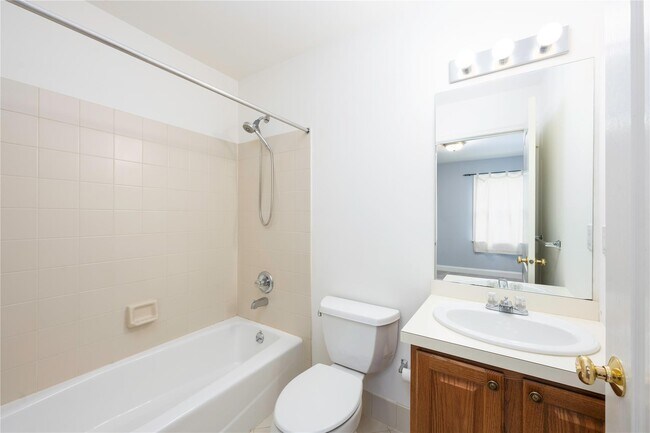 Building Photo - 46 McGuiness Ln