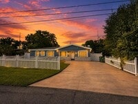 Building Photo - 1915 W Orient St