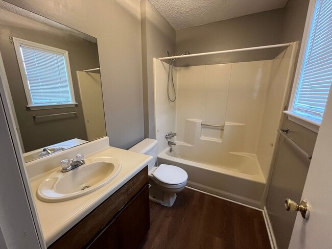 Building Photo - 6107 Vinnie Dr