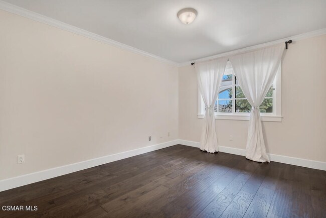 Building Photo - 2076 Hillsbury Rd