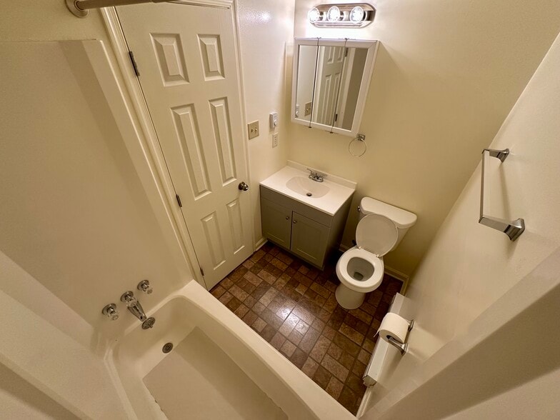 Building Photo - 1174 Ravenwood Rd