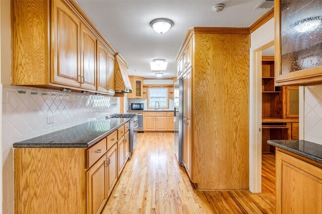 Building Photo - 4025 Silverwood Dr