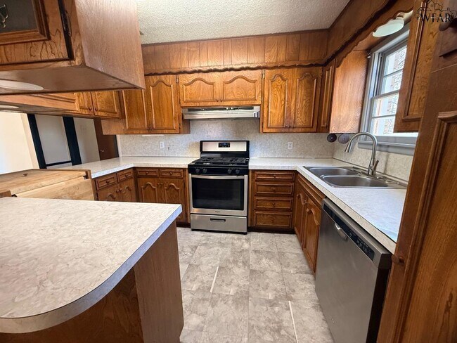 Building Photo - 105 S Mulberry St