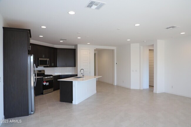 Building Photo - 9316 W Sells Dr