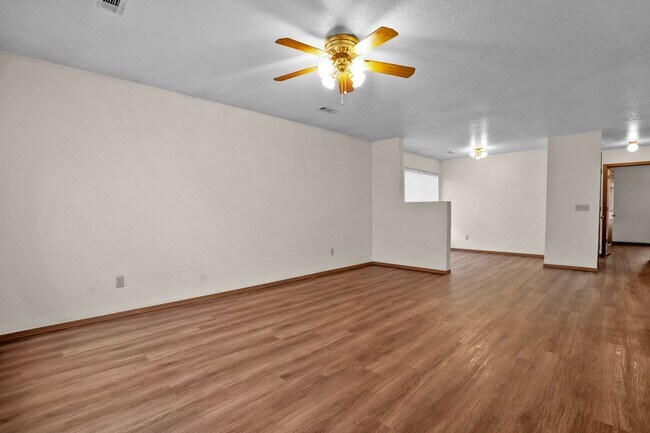 Building Photo - Dawn Dr. 1460 -1462