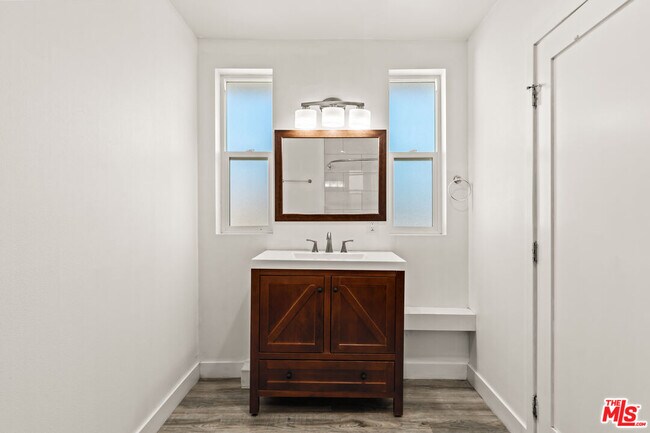 Building Photo - 1147 W 37th St