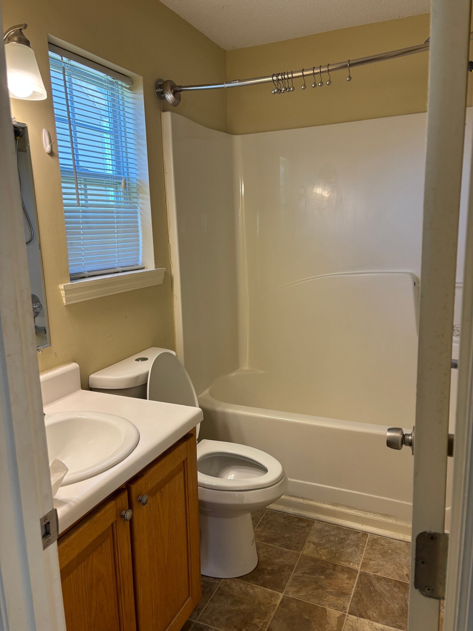 Building Photo - 35 W Sellers St