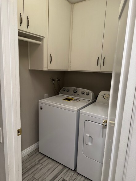 Building Photo - 753 Windwood Dr