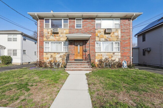 Building Photo - 74 Broughton Ave