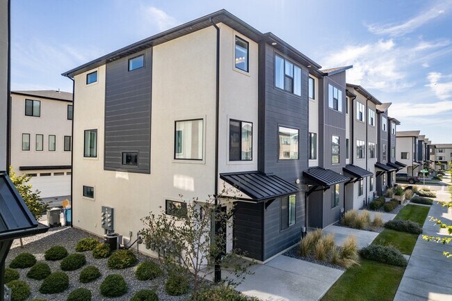 Building Photo - 407 Meadow Garden Rd