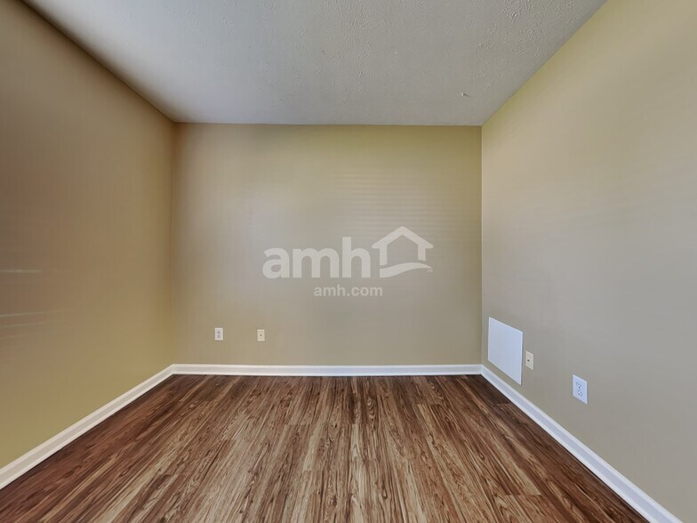 Building Photo - 252 Woodfield Dr