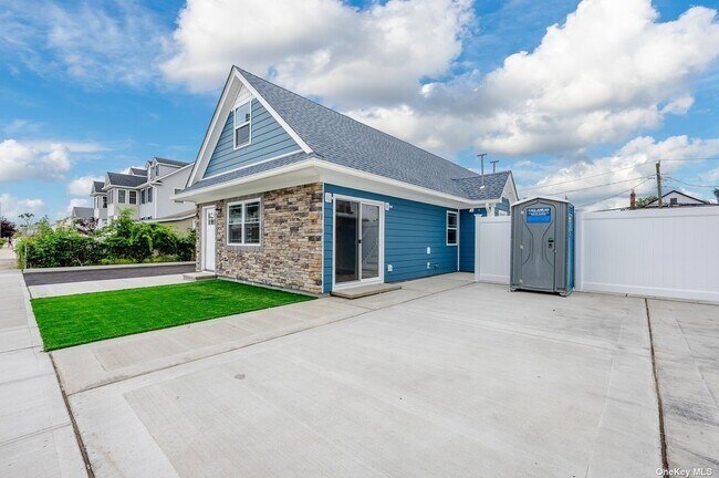 Building Photo - 40 Kildare Rd